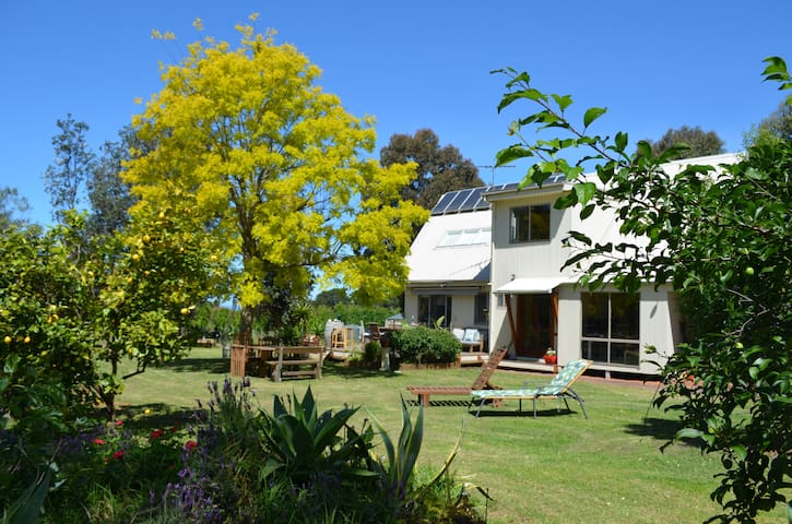 Coastal 3Acre Paradise-5min drive to beach&town