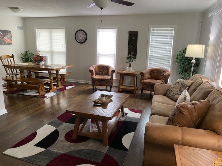 Estate Living Pro Cleaned Self Ck In Sleeps 12 Houses for