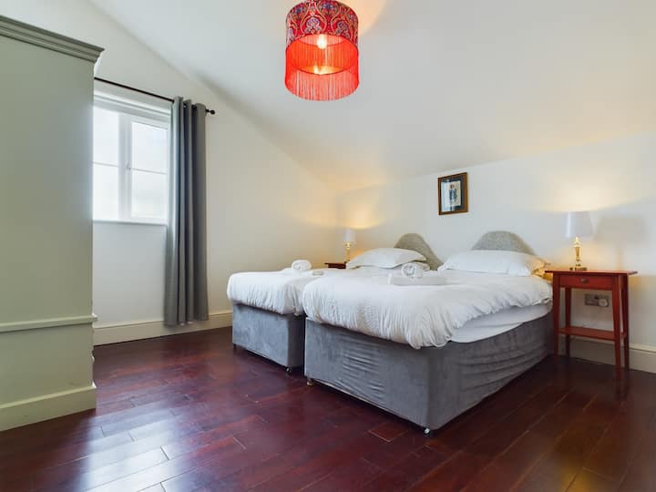 Quarto de tamanho duplo / king com vistas maravilhosas para as montanhas negras, este quarto está localizado no primeiro andar.