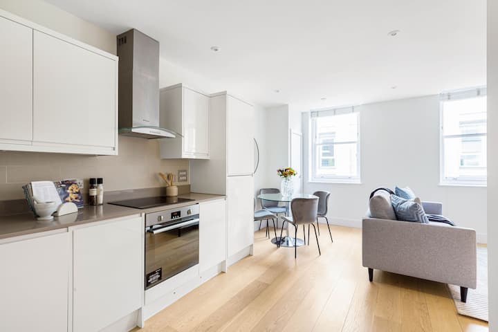 Soho apartment - above Breakfast Club! - Apartments for Rent in Greater  London, England, United Kingdom - Airbnb