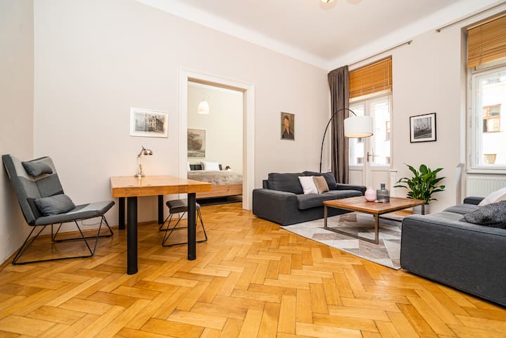 Large and modern apartment in the heart of Prague gallery image 4