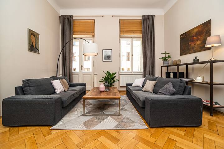 Large and modern apartment in the heart of Prague