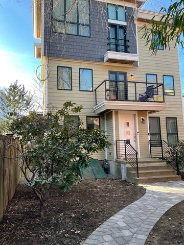 Modern House near Harvard. Luxury Master – Dogs Ok