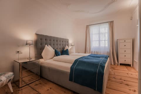 Top performing Airbnb: Newly renovated apartment in the heart of old town in Altstadt