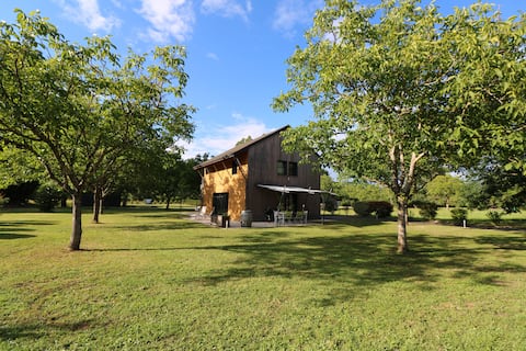 Tobacco barns with AC, heated pool and speed wifi
