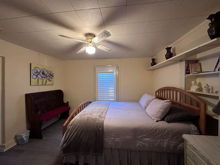 غرفة النوم الأولى