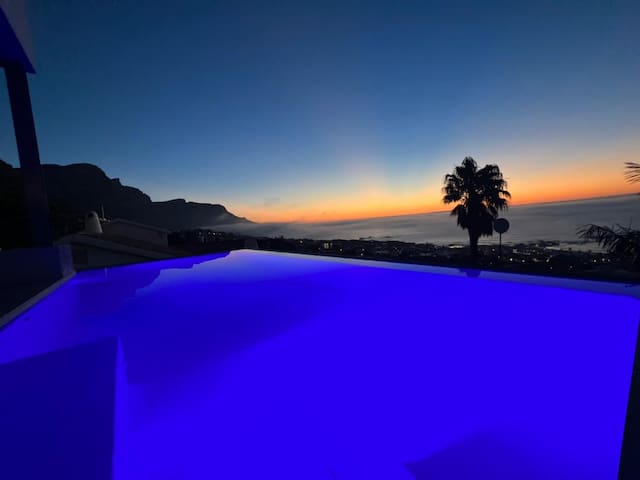 CAMPS BAY AND THE FANTASTIC BEAUTY OF CAPE TOWN