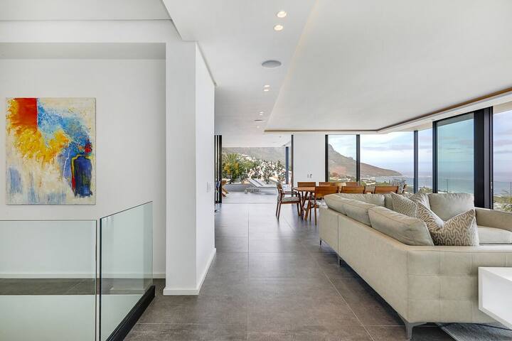 CAMPS BAY AND THE FANTASTIC BEAUTY OF CAPE TOWN gallery image 3