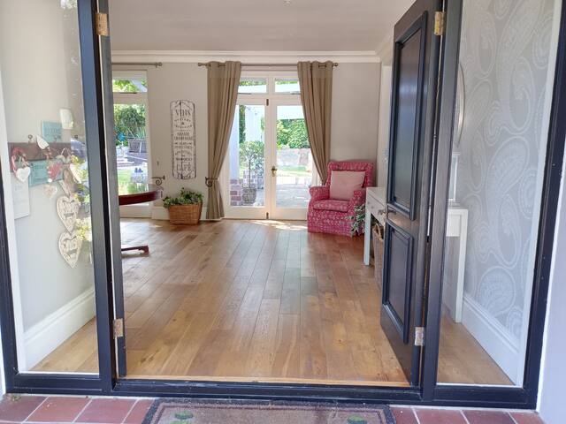 Quiet country home in beautiful garden -Cape Town gallery image 3