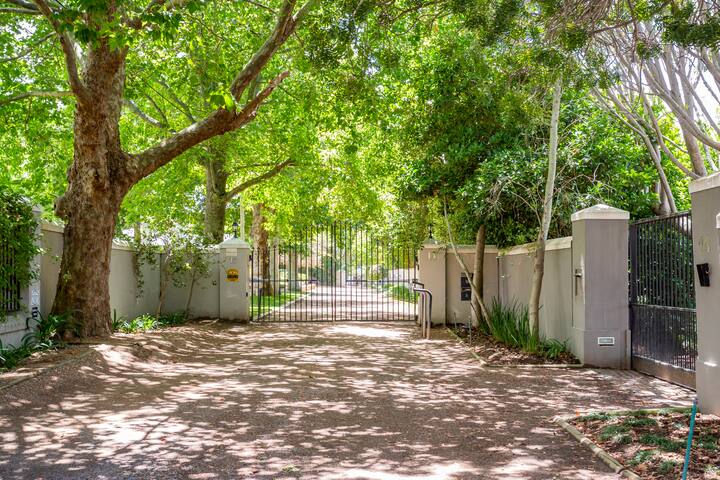 Quiet country home in beautiful garden -Cape Town