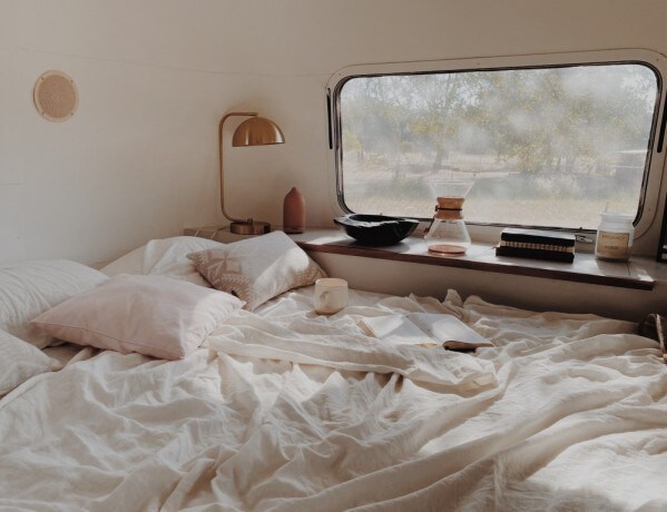 سرير كوين في Airstream