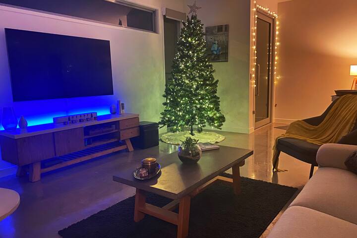 Modern 3 bed luxury. Close to everything gallery image 3