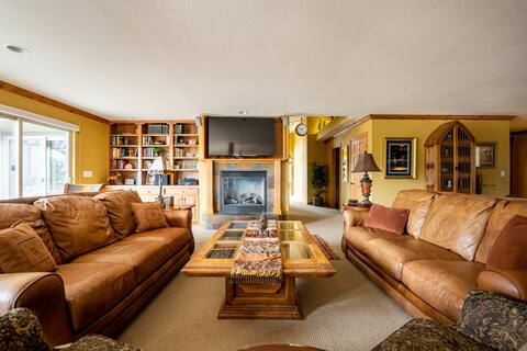 Luxury Mountain Home on World-Class Golf Course!!