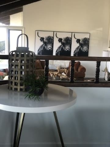 Ocean view gated estate in Point Dume / Beach Key