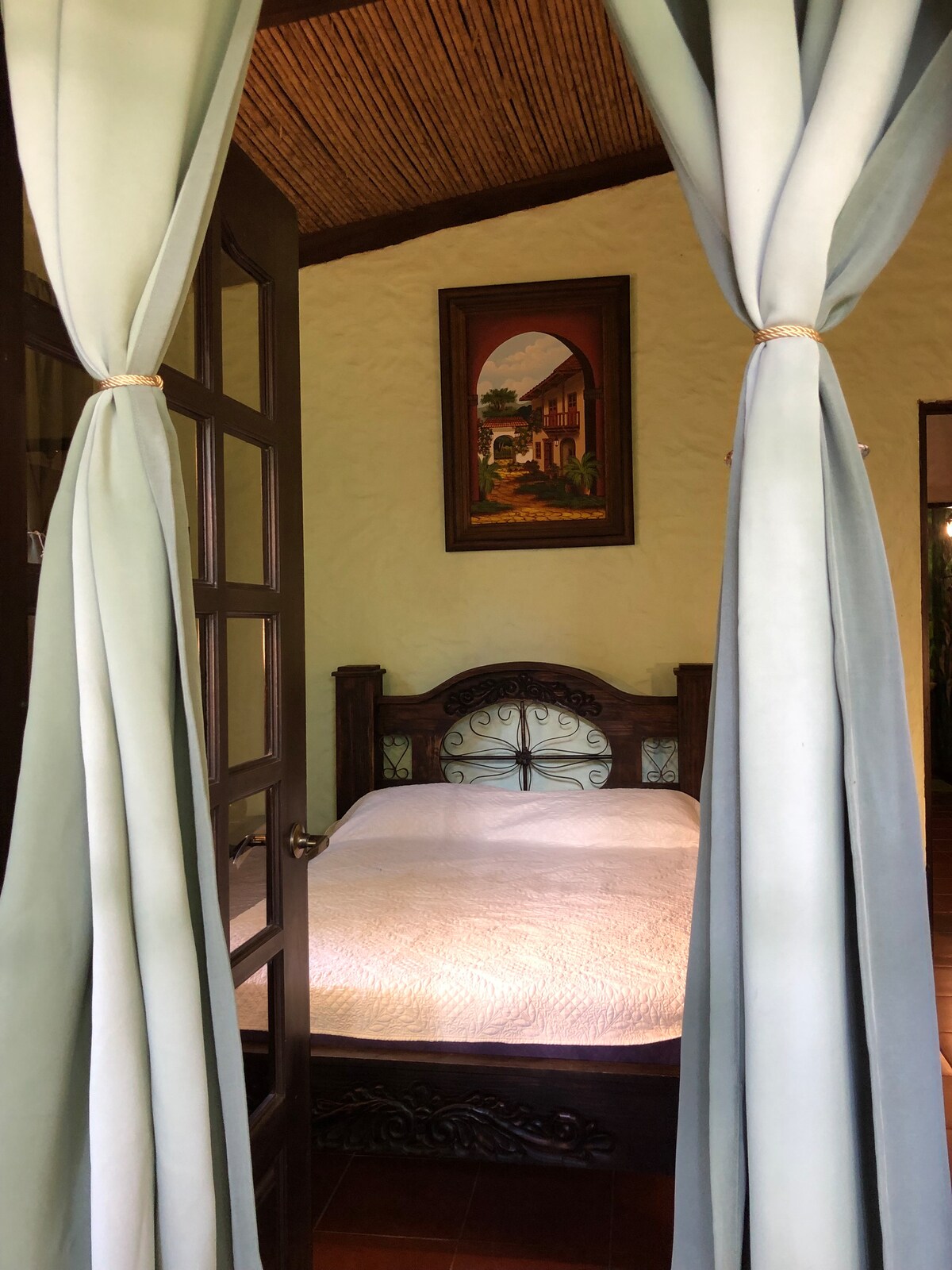 ห้องนอน #1 - ดูจากทางเดิน