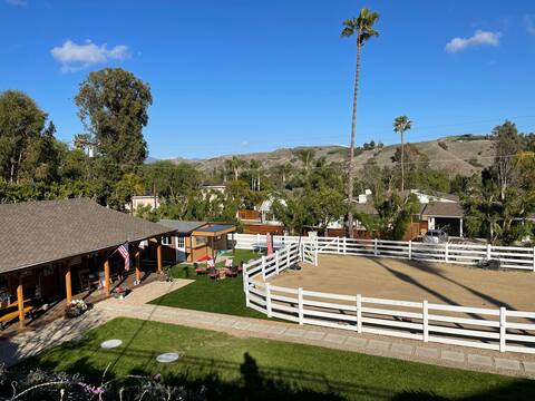 Cozy Log Cabin Close To Beaches, Trails, Shopping