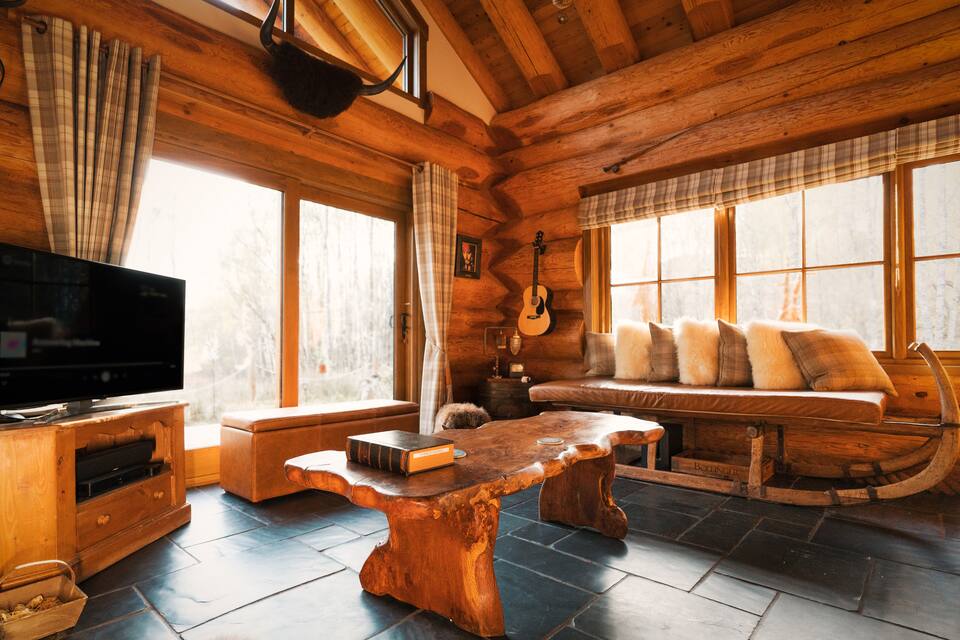 A five-star log cabin on Loch Garry, Invergarry, Scotland, United Kingdom, photo 4 of 10