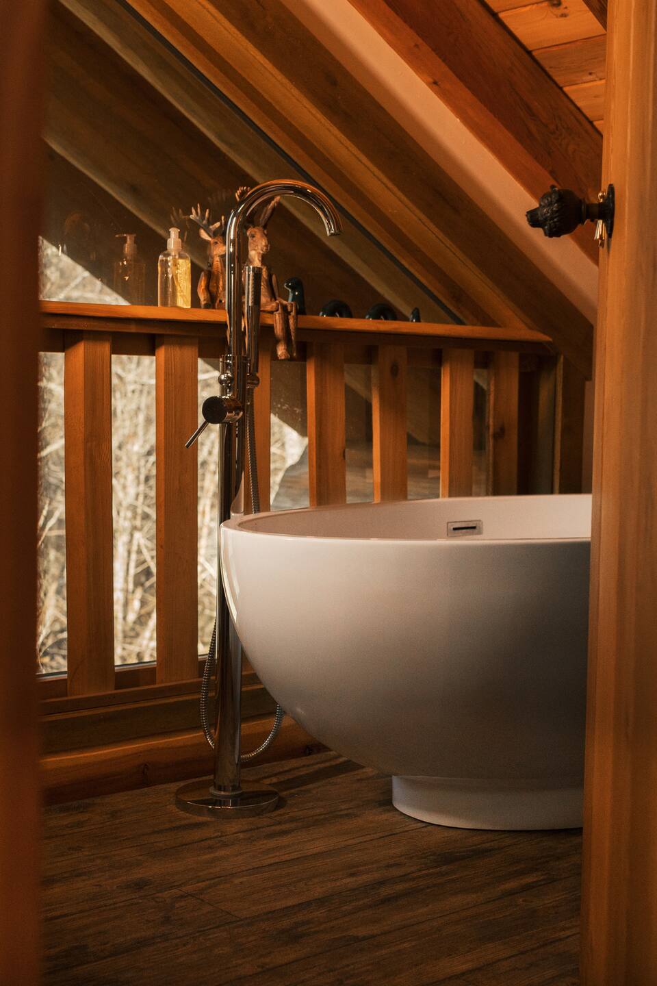 A five-star log cabin on Loch Garry, Invergarry, Scotland, United Kingdom, photo 8 of 10