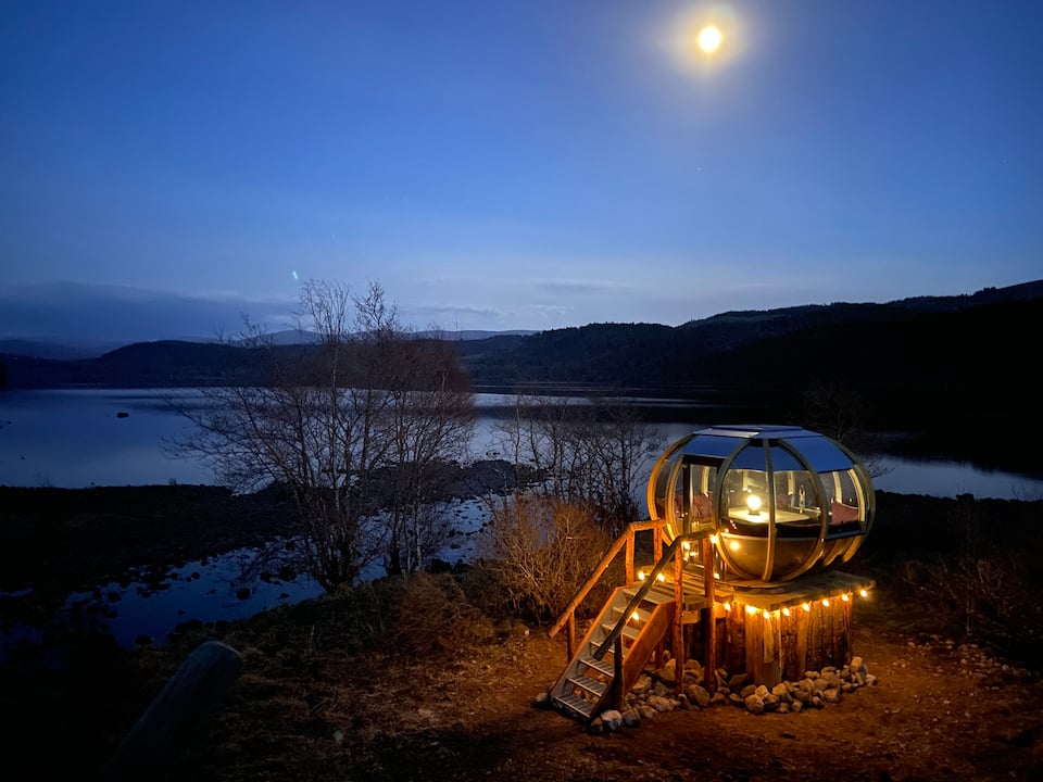 A five-star log cabin on Loch Garry, Invergarry, Scotland, United Kingdom, photo 6 of 10