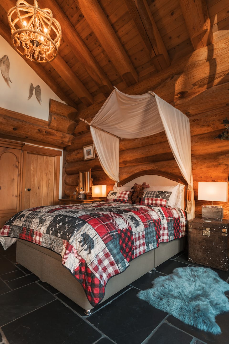 A five-star log cabin on Loch Garry, Invergarry, Scotland, United Kingdom, photo 7 of 10