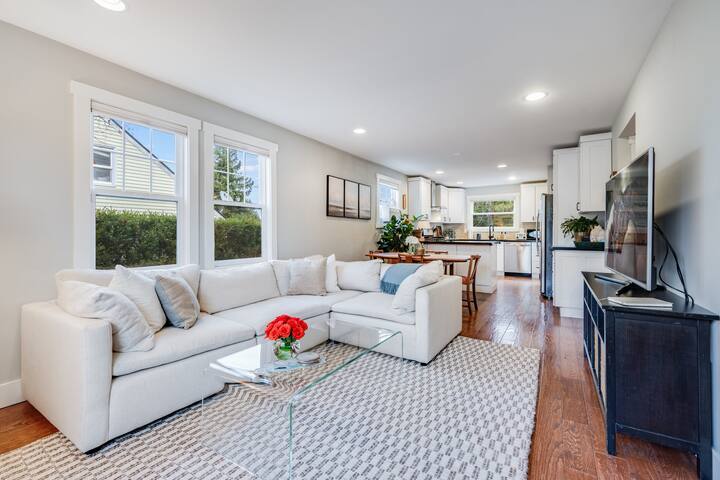 Quiet West Seattle Home- Best Location! gallery image 3