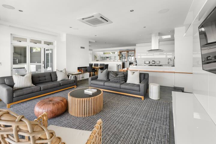 Camps Bay Luxury Villa – Villa Ravensteyn gallery image 3