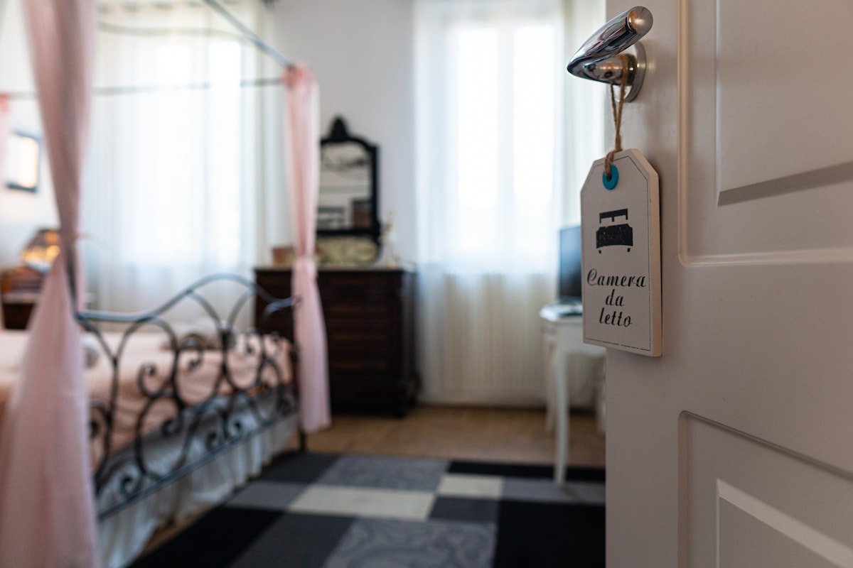 Достъп до двойната спалня на 4 колони.