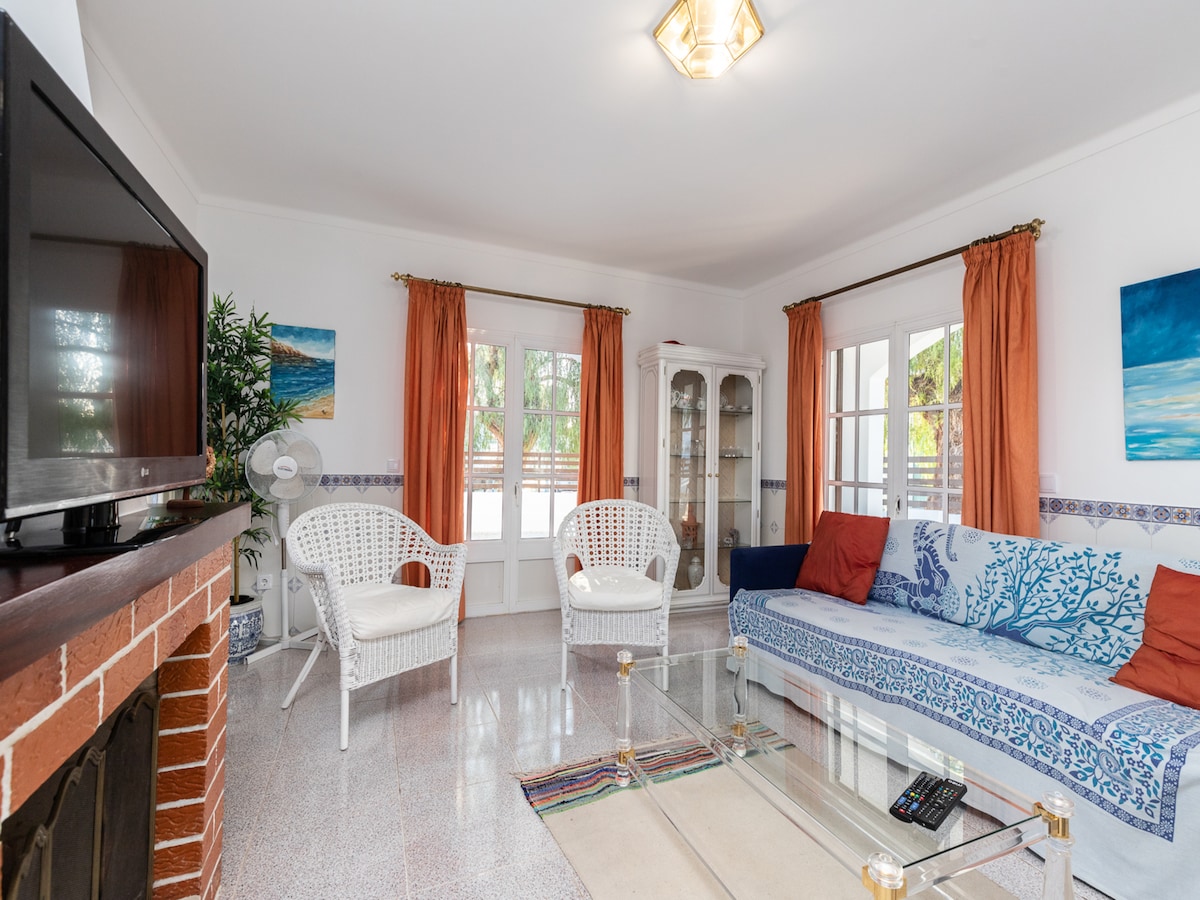 Top performing Airbnb: Villa Branle, Manta Rota, Algarve in Vila Nova De Cacela
