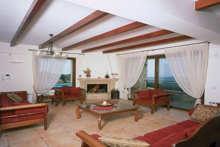 Family Villa w/Pool, Billiard ,Ping Pong, BBQ area gallery image 4