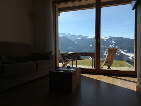 Top Airbnb: Garden apartment with terrace/magnificent view in Verchaix
