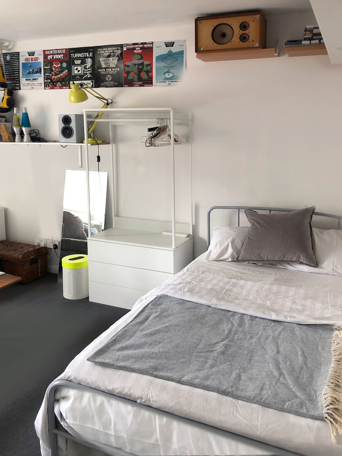 2. spavaća soba, mali bračni krevet. Dostupan je dodatni madrac na podu.