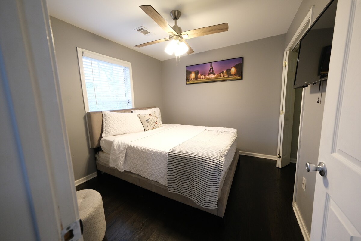 Spálňa 3 spálne

s manželskou posteľou Queen 