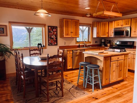 Top performing Airbnb: The Harbor House **Best mountain views!** in Denali