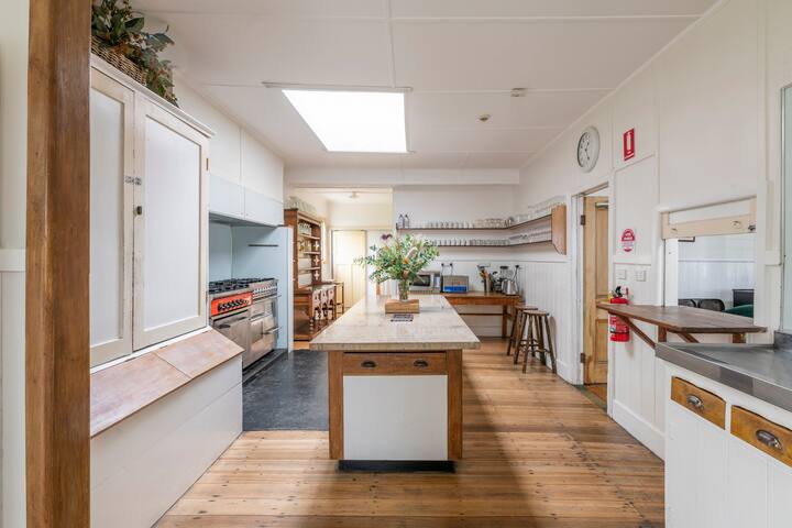 Entire Seacroft Historic Ocean Front Guesthouse gallery image 3