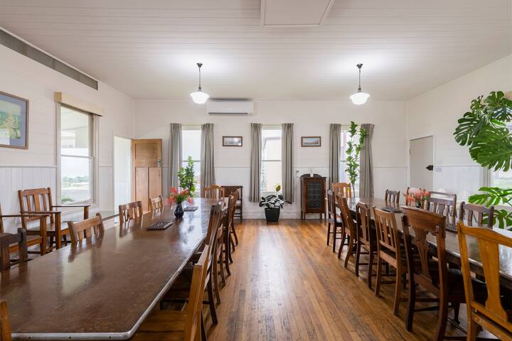 Entire Seacroft Historic Ocean Front Guesthouse gallery image 2