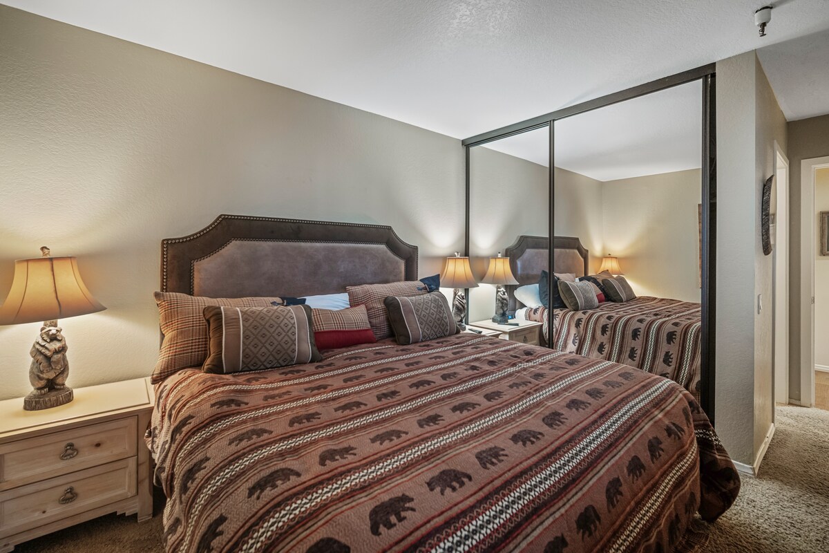 Spavaća soba 2 - bračni krevet (širine 150-179 cm), vrata ormara s ogledalima