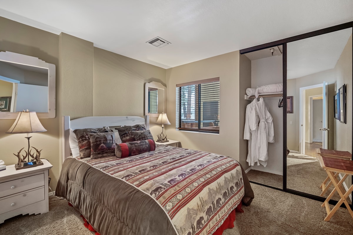 Spavaća soba 3 - bračni krevet (širine 150-179 cm) s prirodnim svjetlom