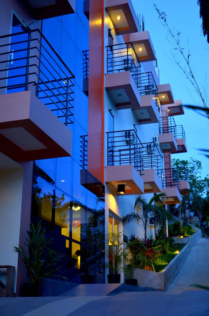 מנכ"ל 2 חדרי שינה RM202 · חדר בורקאי מודרני *בריכה* ★★★★