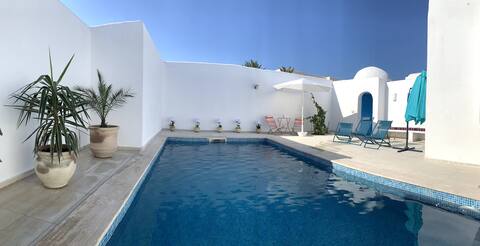 Architect's house in quiet place and swimming pool