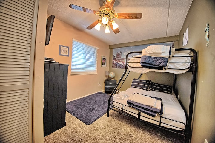 Get some rest after swimming in the Ocean or Pool - Guest Bedroom