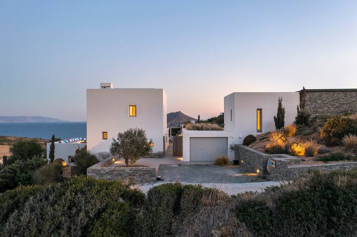 MakMore Villa: Wellbeing Sanctuary with 180° View gallery image 2