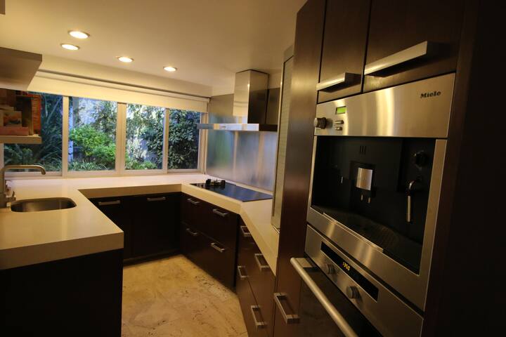 Contemporary House with Jacuzzi in San Angel gallery image 3