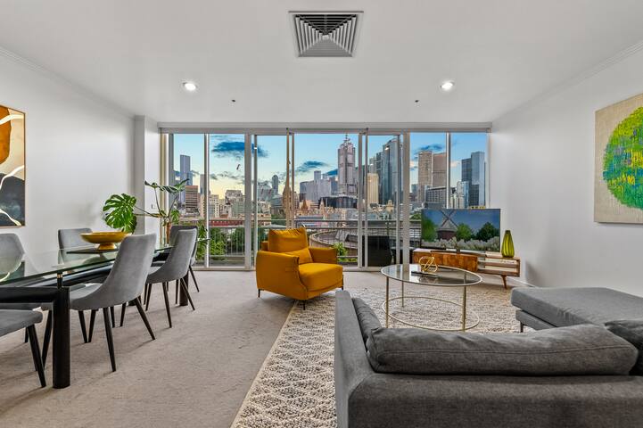 Exclusive Stays – Southgate 28 gallery image 2