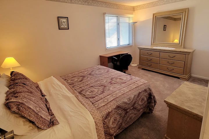 2nd Floor Bedroom (4) with Comfy Queen Size Bed