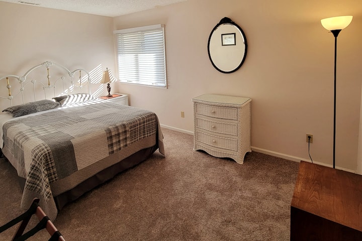 2nd Floor Bedroom (3) with Comfy Queen Size Bed