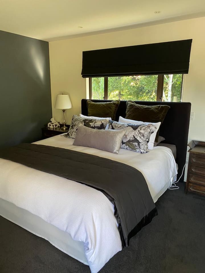 Platinum Lodge, Judgeford near Whitby, Wellington