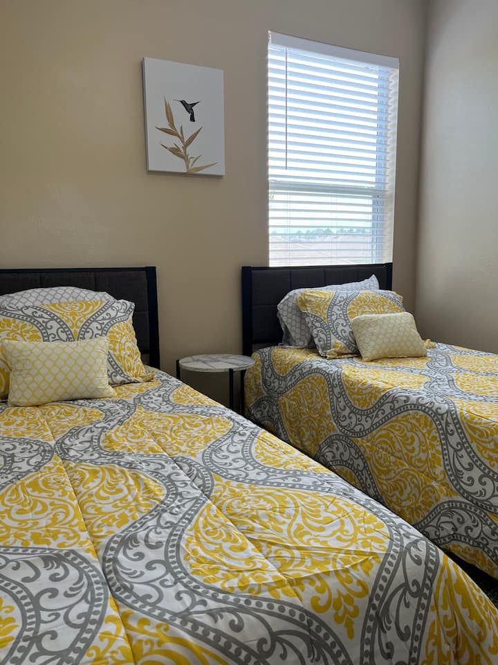 سرير مزدوج رقم3 يقع في الطابق الثاني