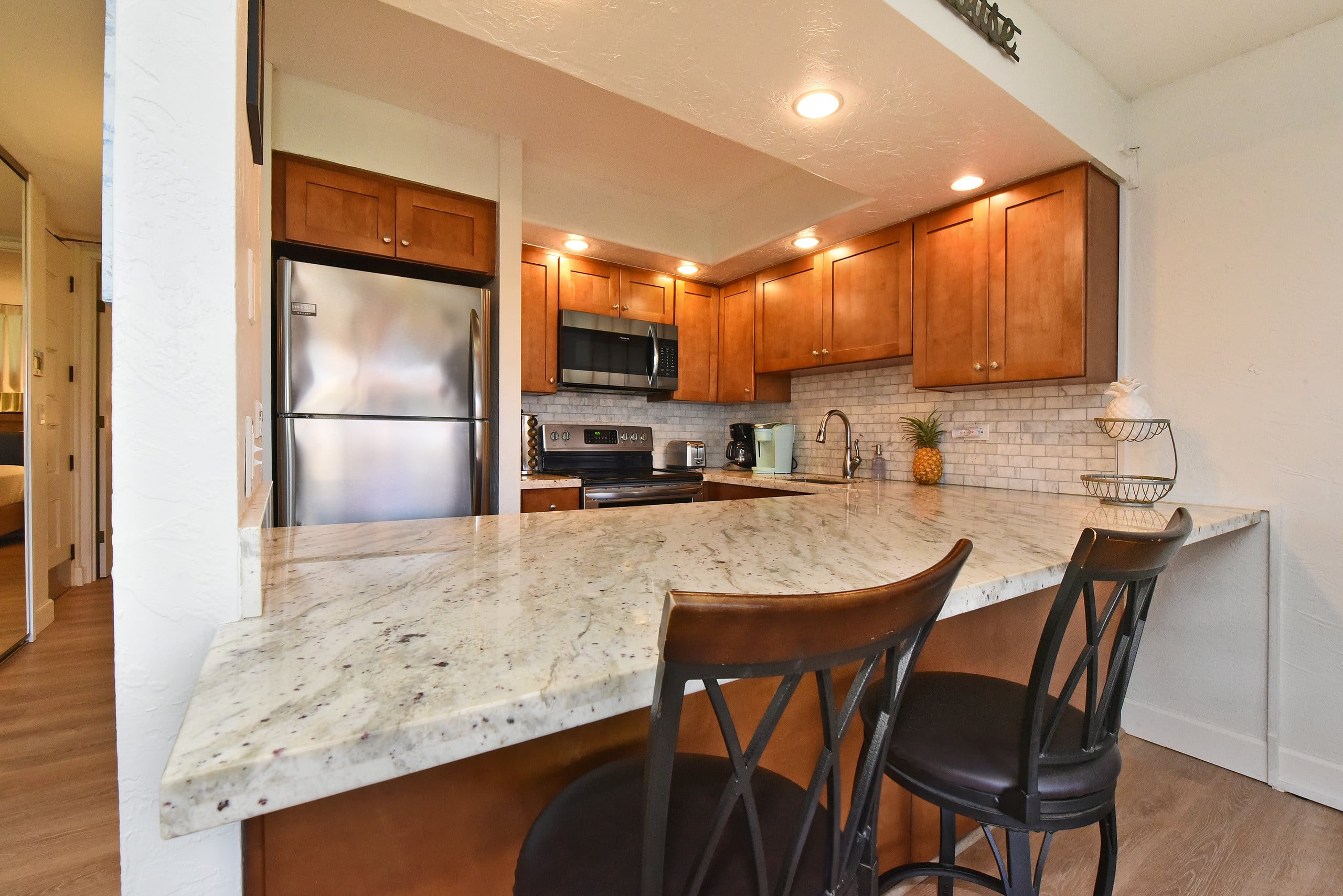 Condo in Lahaina · ★4.87 · 1 bedroom · 2 beds · 1 shared bath - Image 8