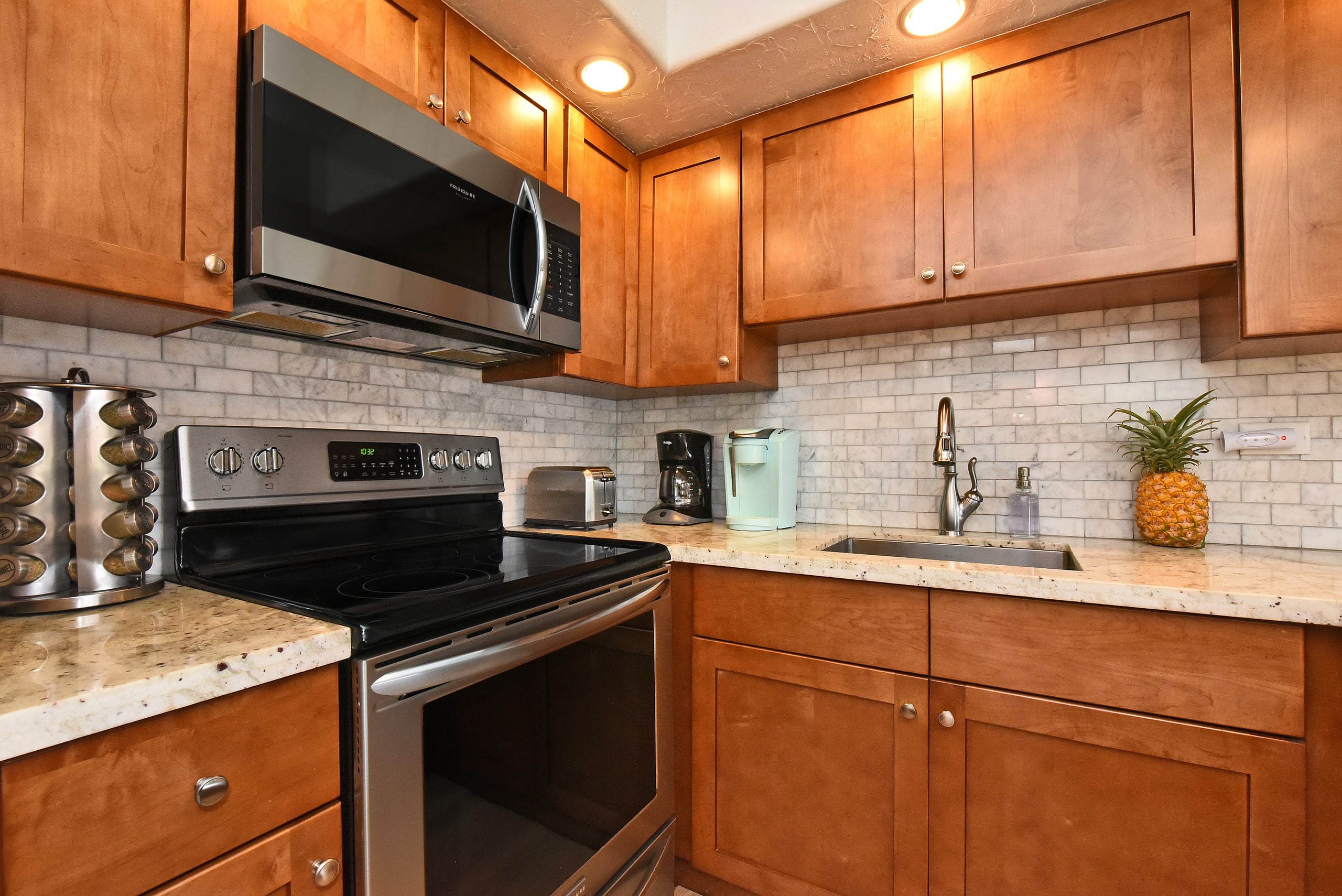 Condo in Lahaina · ★4.87 · 1 bedroom · 2 beds · 1 shared bath - Image 10