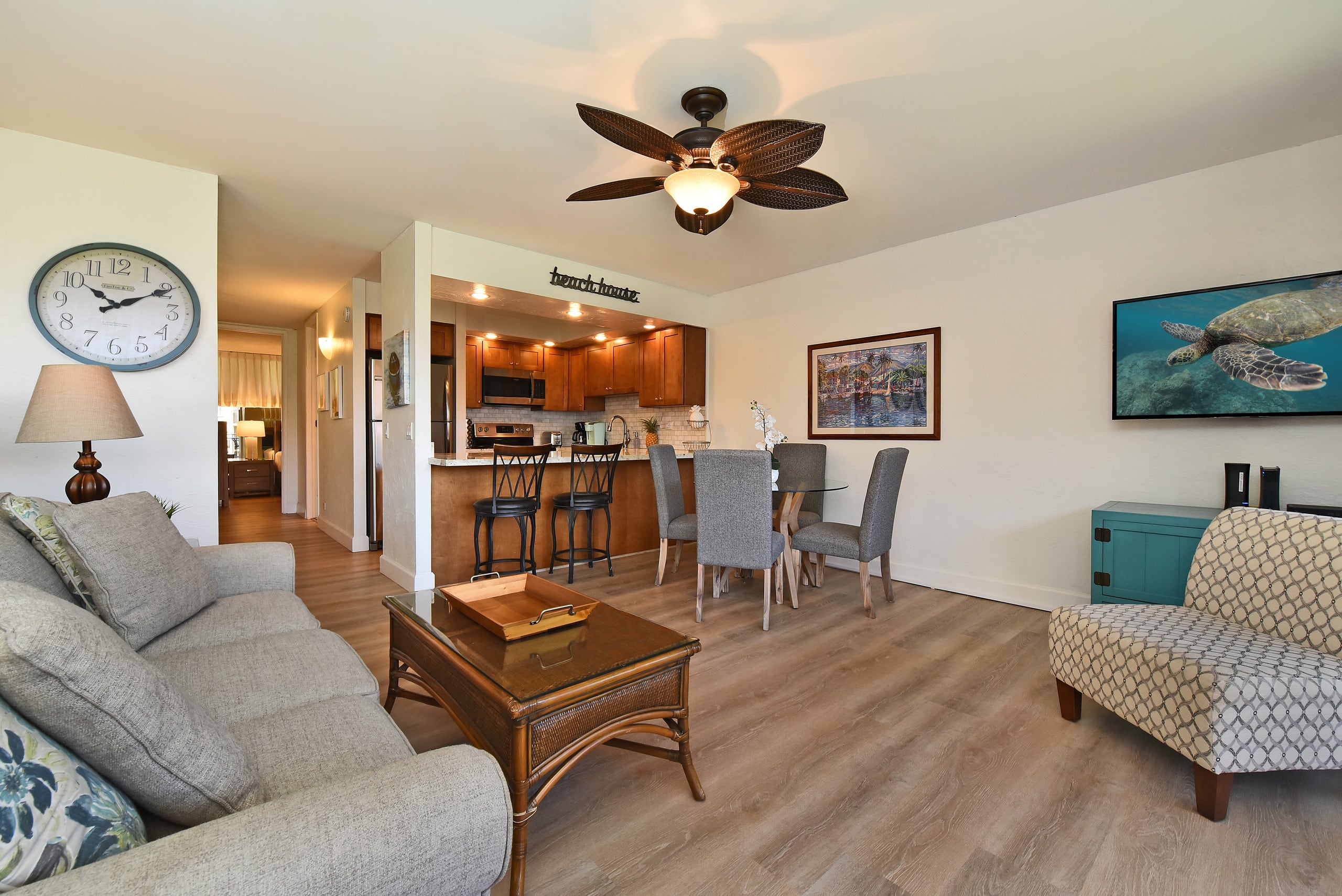 Condo in Lahaina · ★4.87 · 1 bedroom · 2 beds · 1 shared bath - Image 6